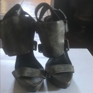 Report Gladiator Heels